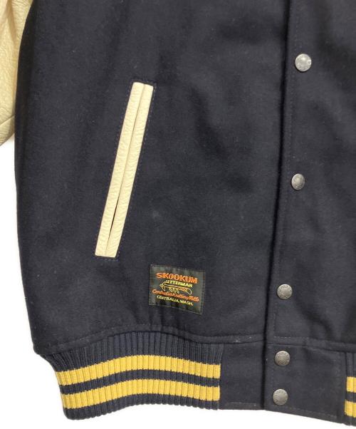 AVIREX（アヴィレックス）AVIREX (アヴィレックス) SKOOKUM VARSITY JACKET ネイビー サイズ:SIZE Mの古着・服飾アイテム
