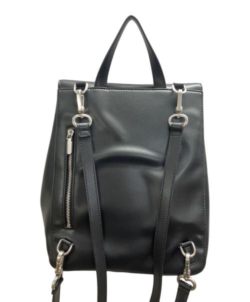 CHARLES & KEITH（チャールズアンドキース）CHARLES & KEITH (チャールズアンドキース) フロントフラップ ストラクチャーバックパック ブラックの古着・服飾アイテム