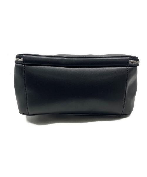 CHARLES & KEITH（チャールズアンドキース）CHARLES & KEITH (チャールズアンドキース) フロントフラップ ストラクチャーバックパック ブラックの古着・服飾アイテム