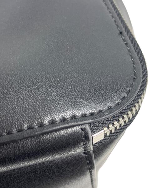 CHARLES & KEITH（チャールズアンドキース）CHARLES & KEITH (チャールズアンドキース) フロントフラップ ストラクチャーバックパック ブラックの古着・服飾アイテム