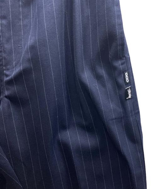 CDG（シーディージー）CDG (シーディージー) stussy (ステューシー) Pin Striped Beach Pant ネイビー サイズ:Mの古着・服飾アイテム