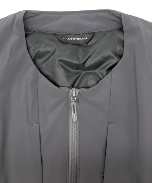 ALLTERRAIN（オルタレイン）ALLTERRAIN (オルタレイン) DESCENTE ALLTERRAIN LIGHTWEIGHT VEST グレー サイズ:Mの古着・服飾アイテム