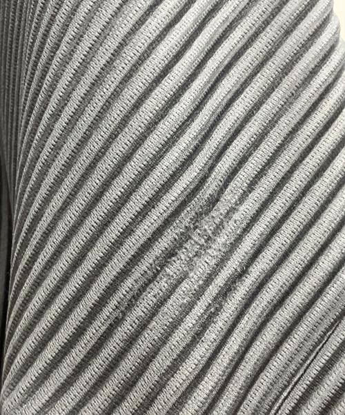 HOMME PLISSE ISSEY MIYAKE（オム プリッセ イッセイ ミヤケ）HOMME PLISSE ISSEY MIYAKE (オム プリッセ イッセイ ミヤケ) MC JULY ドロップショルダープリーツTシャツ グレー サイズ:3の古着・服飾アイテム