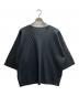 HOMME PLISSE ISSEY MIYAKE（オム プリッセ イッセイ ミヤケ）の古着「MC JULY ドロップショルダープリーツTシャツ」｜グレー