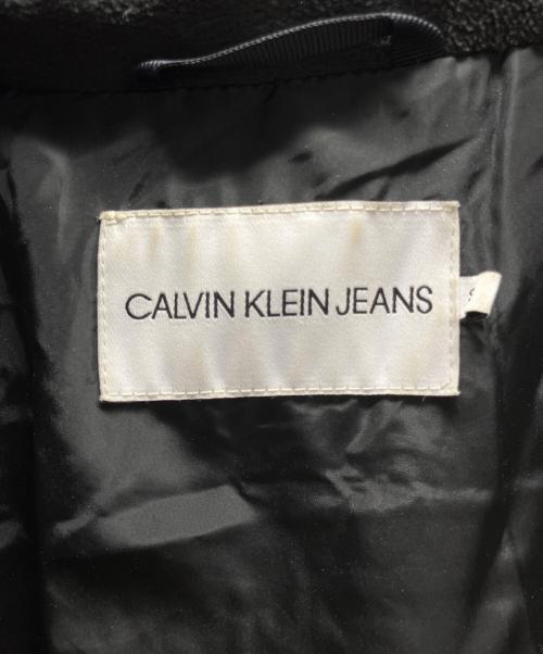 Calvin Klein Jeans（カルバンクラインジーンズ）Calvin Klein Jeans (カルバンクラインジーンズ) 中綿ジャケット ブラック サイズ:Sの古着・服飾アイテム