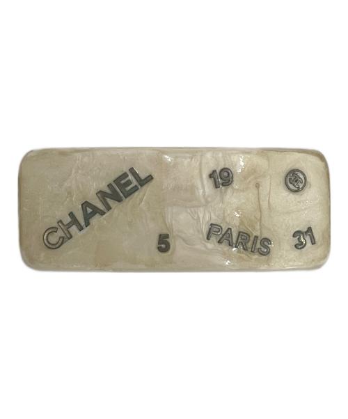 CHANEL（シャネル）CHANEL (シャネル) ロゴバレッタ アイボリーの古着・服飾アイテム