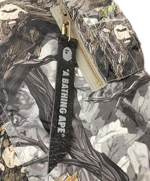 A BATHING APE（アベイシングエイプ）A BATHING APE (アベイシングエイプ) TREE EDGE CAMO BOMBER JACKET グレー サイズ:Mの古着・服飾アイテム