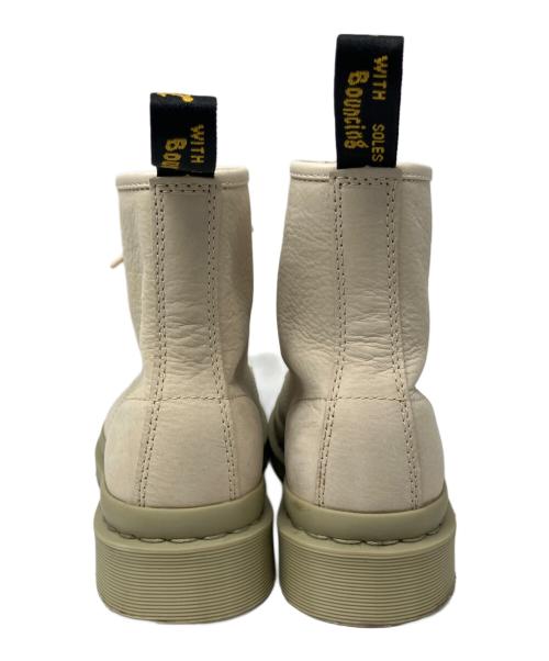 Dr.Martens（ドクターマーチン）Dr.Martens (ドクターマーチン) 8ホールヌバックレザーブーツ ベージュ サイズ:UK7の古着・服飾アイテム