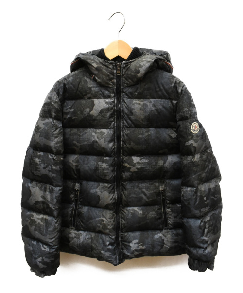 MONCLER（モンクレール）MONCLER (モンクレール) カモ柄ダウンジャケット グレー サイズ:KIDS 14の古着・服飾アイテム