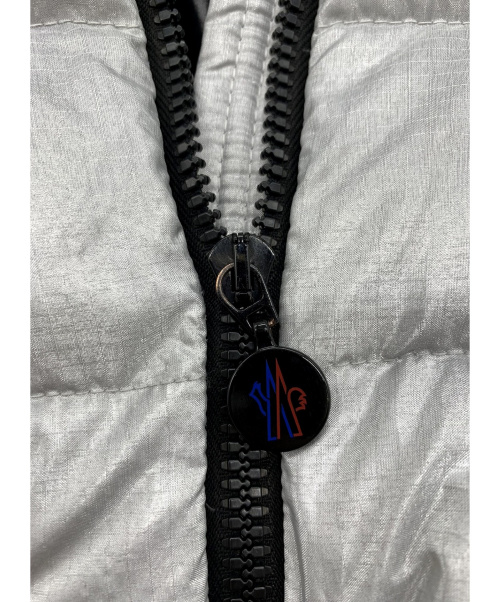 MONCLER（モンクレール）MONCLER (モンクレール) ダウンジャケット シルバーの古着・服飾アイテム