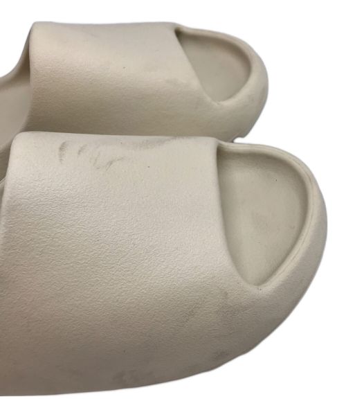 adidas（アディダス）adidas (アディダス) yeezy SLIDE/イージースライド ベージュ サイズ:5USの古着・服飾アイテム