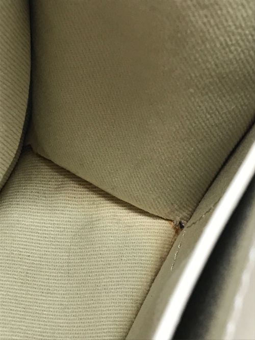 VALENTINO（ヴァレンティノ）VALENTINO (ヴァレンティノ) スタッズショルダーバッグ アイボリーの古着・服飾アイテム