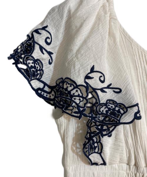 HER LIP TO（ハーリップトゥ）Her lip to (ハーリップトゥ) Cutwork Embroidery Angel Sleeve Dress ホワイト×ネイビー サイズ:Sの古着・服飾アイテム