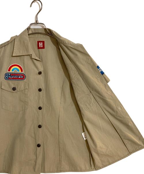 hysterics（ヒステリックス）hysterics (ヒステリックス) ボーイスカウトワッペンシャツ ベージュ サイズ:FREEの古着・服飾アイテム