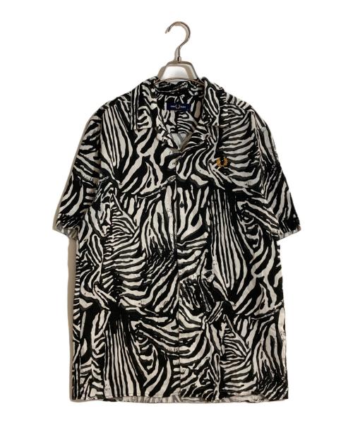 FRED PERRY（フレッドペリー）FRED PERRY (フレッドペリー) Zebra Print Revere Shirt/ゼブラプリントリビアシャツ ホワイト×ブラック サイズ:Mの古着・服飾アイテム