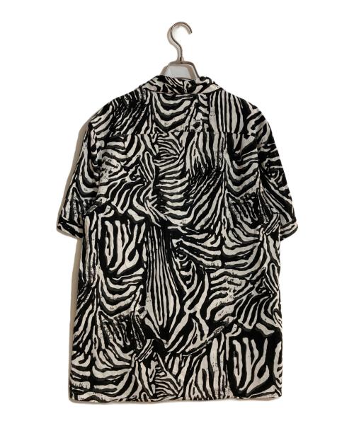 FRED PERRY（フレッドペリー）FRED PERRY (フレッドペリー) Zebra Print Revere Shirt/ゼブラプリントリビアシャツ ホワイト×ブラック サイズ:Mの古着・服飾アイテム