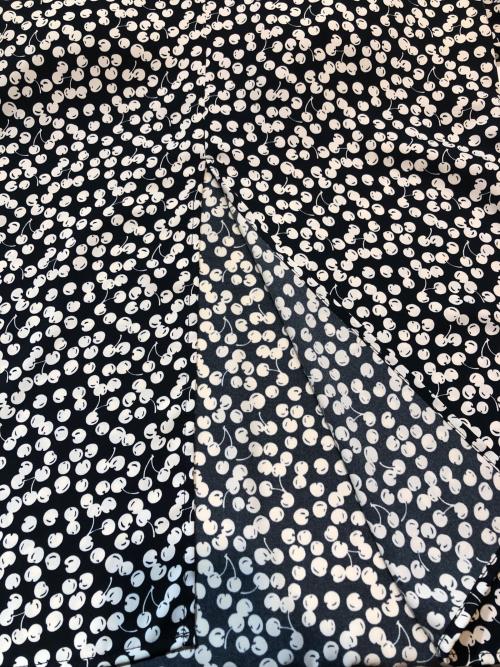 HER LIP TO（ハーリップトゥ）Her lip to (ハーリップトゥ) Cherry Pattern Cache-Coeur One-Piece ブラック サイズ:Mの古着・服飾アイテム