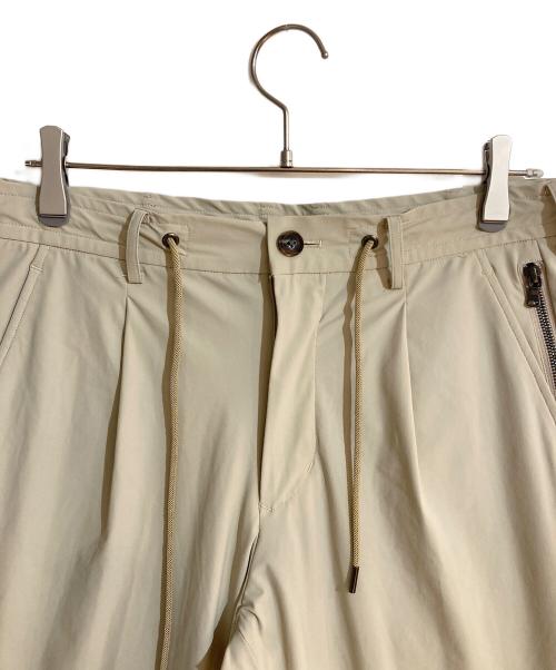 Junhashimoto（ジュンハシモト）Junhashimoto (ジュンハシモト) EASY TUCK PANTS 2WAY NYLON STRETCH/イージータックパンツナイロン ストレッチ アイボリー サイズ:3の古着・服飾アイテム