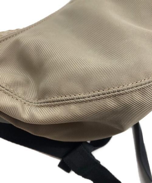 PORTER（ポーター）PORTER (ポーター) 三日月ショルダーバッグ カーキの古着・服飾アイテム