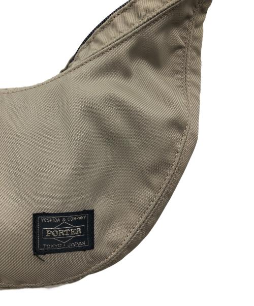 PORTER（ポーター）PORTER (ポーター) 三日月ショルダーバッグ カーキの古着・服飾アイテム