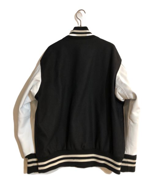 skookum（スクーカム）skookum (スクーカム) TETE HOMME (テット オム) 別注 STADIUM JACKET ブラック×ホワイト サイズ:Mの古着・服飾アイテム