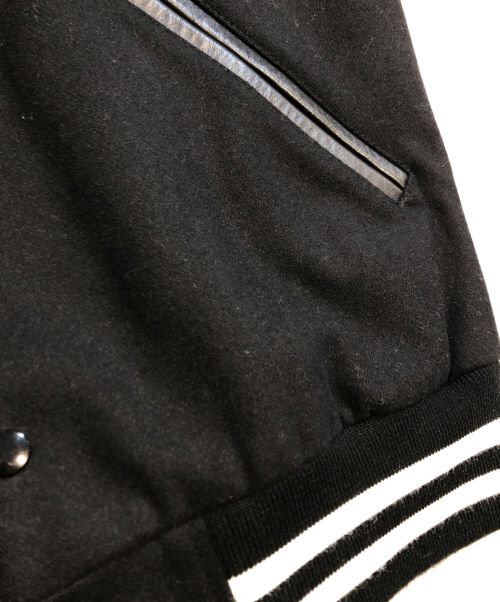 skookum（スクーカム）skookum (スクーカム) TETE HOMME (テット オム) 別注 STADIUM JACKET ブラック×ホワイト サイズ:Mの古着・服飾アイテム