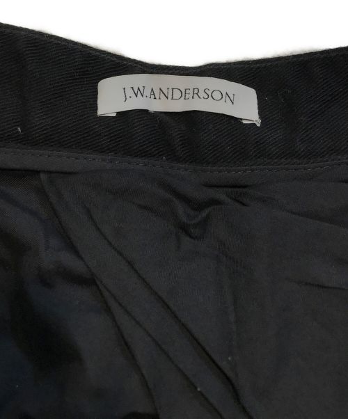 J.W.ANDERSON（ジェイダブリューアンダーソン）J.W.ANDERSON (ジェイダブリューアンダーソン) ヘビーオンステーパードクロップパンツ ブラック サイズ:34の古着・服飾アイテム