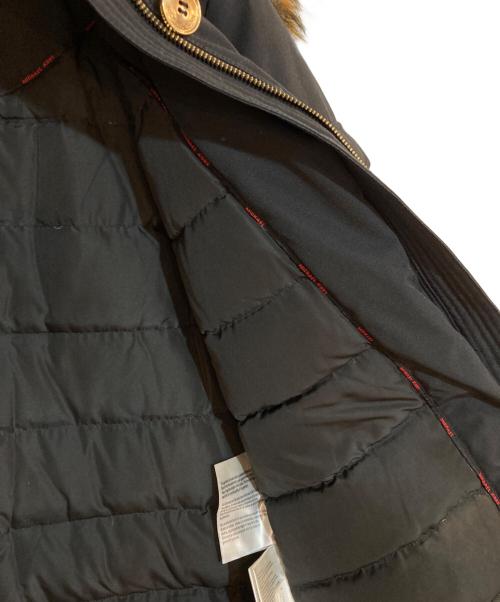 MICHAEL KORS（マイケル・コース）MICHAEL KORS (マイケル・コース) ロゴワッペンファー付きダウンコート ブラック サイズ:Sの古着・服飾アイテム