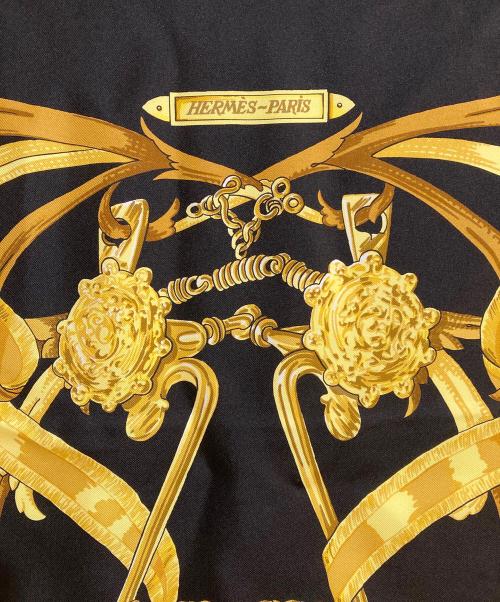 HERMES（エルメス）HERMES (エルメス) カレ90 LE MORS A LA CONETABLE 轡の気品 ブラック×イエローの古着・服飾アイテム