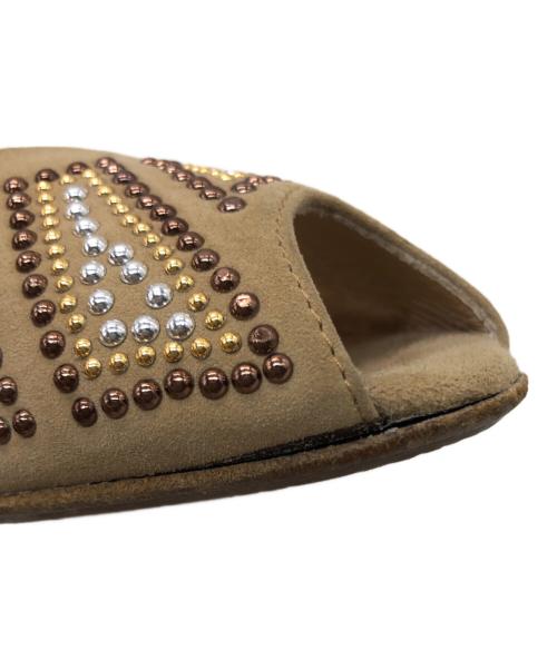 GINZA yoshinoya（銀座ヨシノヤ）GINZA yoshinoya (銀座ヨシノヤ) スタッズクリアソールパンプス ベージュ サイズ:37の古着・服飾アイテム