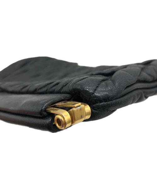 MIU MIU（ミュウミュウ）MIU MIU (ミュウミュウ) マテラッセラムスキンクラッチバッグ ブラックの古着・服飾アイテム