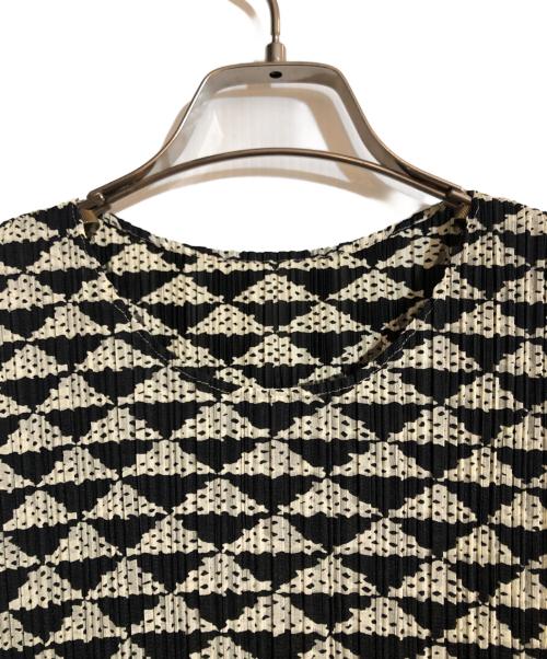 PLEATS PLEASE（プリーツプリーズ）PLEATS PLEASE (プリーツプリーズ) ノースリーブワンピース ホワイト×ブラック サイズ:3の古着・服飾アイテム