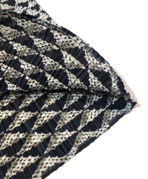 PLEATS PLEASE（プリーツプリーズ）PLEATS PLEASE (プリーツプリーズ) ノースリーブワンピース ホワイト×ブラック サイズ:3の古着・服飾アイテム