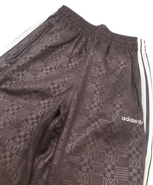adidas Originals（アディダスオリジナル）adidas originals 80s PREMIUM EMBOSSED 3-STRIPES TRACK PANT SHABRN/プレミアム エンボス加工 スリーストライプス トラックパンツ ブラウン サイズ:S 未使用品の古着・服飾アイテム