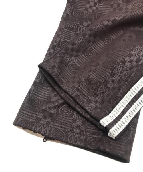 adidas Originals（アディダスオリジナル）adidas originals 80s PREMIUM EMBOSSED 3-STRIPES TRACK PANT SHABRN/プレミアム エンボス加工 スリーストライプス トラックパンツ ブラウン サイズ:S 未使用品の古着・服飾アイテム