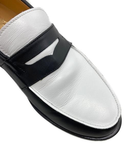 GINZA yoshinoya（銀座ヨシノヤ）GINZA yoshinoya (銀座ヨシノヤ) バイカラーコインローファー ブラック×ホワイト サイズ:23.5の古着・服飾アイテム