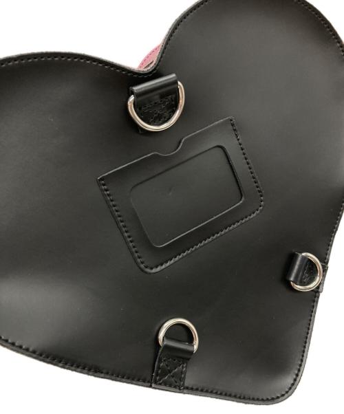 Dr.Martens（ドクターマーチン）Dr.Martens (ドクターマーチン) Heart backpack ブラック×フォンダンピンクの古着・服飾アイテム