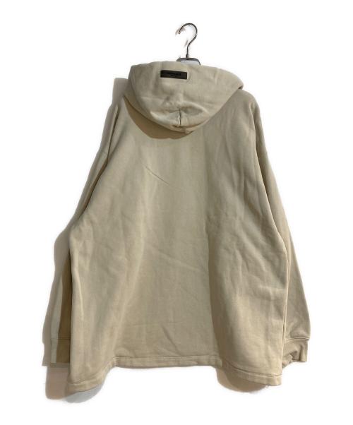 FOG ESSENTIALS（フィアオブゴッド エッセンシャル）FOG ESSENTIALS (フィアオブゴッド エッセンシャル) ロゴプルオーバーパーカー ベージュ サイズ:Mの古着・服飾アイテム
