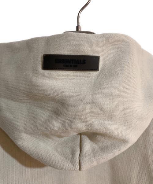 FOG ESSENTIALS（フィアオブゴッド エッセンシャル）FOG ESSENTIALS (フィアオブゴッド エッセンシャル) ロゴプルオーバーパーカー ベージュ サイズ:Mの古着・服飾アイテム