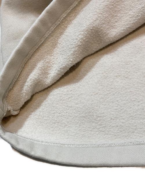 FOG ESSENTIALS（フィアオブゴッド エッセンシャル）FOG ESSENTIALS (フィアオブゴッド エッセンシャル) ロゴワンポイントスウェット ベージュ サイズ:Mの古着・服飾アイテム