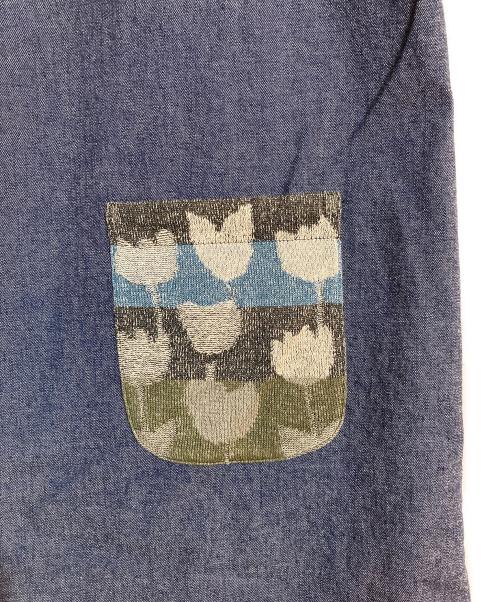 M.&KYOKO（エムアンドキョウコ）M.&KYOKO (エムアンドキョウコ) コラージュ刺繍デニムノースリーブワンピース インディゴ サイズ:Mの古着・服飾アイテム