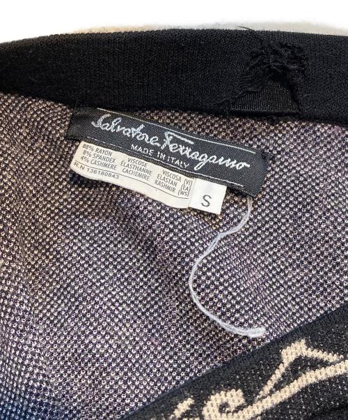 Salvatore Ferragamo（サルヴァトーレ フェラガモ）Salvatore Ferragamo (サルヴァトーレ フェラガモ) フラワープリントニットセットアップ ブラック サイズ:トップスM・スカートSの古着・服飾アイテム