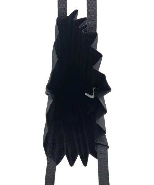 me ISSEY MIYAKE（ミーイッセイ ミヤケ）me ISSEY MIYAKE (ミーイッセイ ミヤケ) TRUNK PLEATS BAG/トランクプリーツバッグ ブラックの古着・服飾アイテム