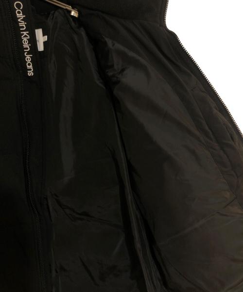 Calvin Klein Jeans（カルバンクラインジーンズ）Calvin Klein Jeans (カルバンクラインジーンズ) ロゴパッチダウンジャケット ブラック サイズ:Sの古着・服飾アイテム