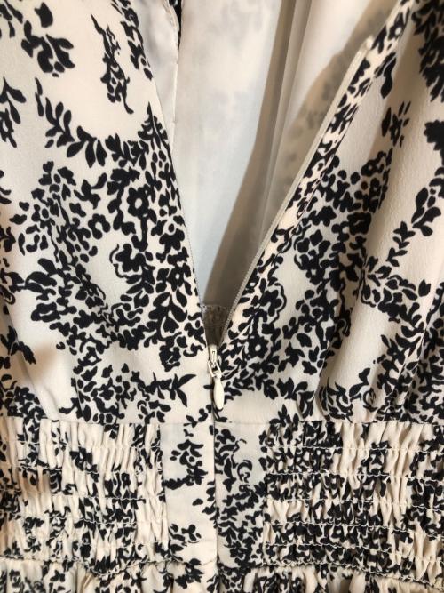 HER LIP TO（ハーリップトゥ）Her lip to (ハーリップトゥ) Winter Floral Long-sleeve Dress/ウィンターフローラルロングスリーブドレス ホワイト サイズ:Sの古着・服飾アイテム