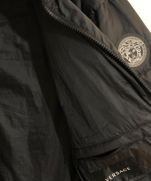 VERSACE（ヴェルサーチェ）VERSACE (ヴェルサーチェ) グレカパファージャケット ブラック サイズ:52の古着・服飾アイテム