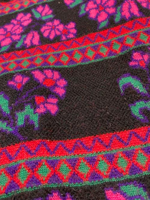 Yves Saint Laurent（イヴサンローラン）Yves Saint Laurent (イヴサンローラン) 総柄ニットカーディガン パープル サイズ:Mの古着・服飾アイテム