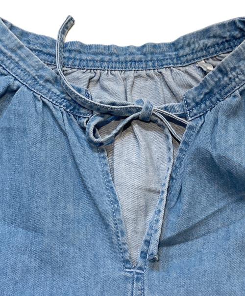 23区（ニジュウサンク）23区 (ニジュウサンク) ライトダンガリー サマー スキッパーブラウス スカイブルー サイズ:44の古着・服飾アイテム