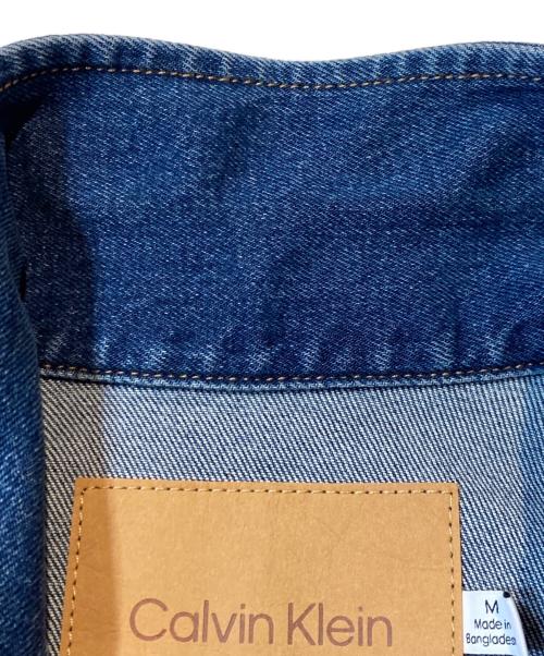 Calvin Klein（カルバンクライン）Calvin Klein (カルバンクライン) クラシックトラッカージャケット インディゴ サイズ:Mの古着・服飾アイテム