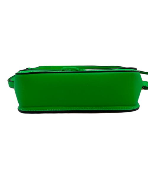 J.W.ANDERSON（ジェイダブリューアンダーソン）J.W.ANDERSON (ジェイダブリューアンダーソン) CHAIN BAGUETTE BAG グリーンの古着・服飾アイテム